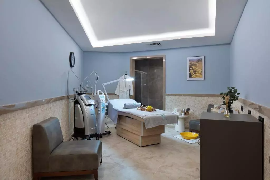 Nirvana Cosmopolitan MASAGE.jpg Nirvana Cosmopolitan MASAGE.jpg